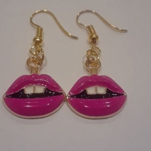 Handmade Beautiful 18kt Gp Lip Shape Earrings